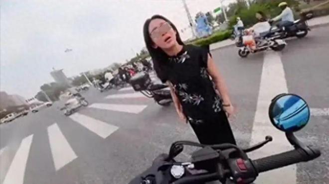 司机气到流产公布完整行车记录仪河北女司机与骑手冲突后续：女(图15)